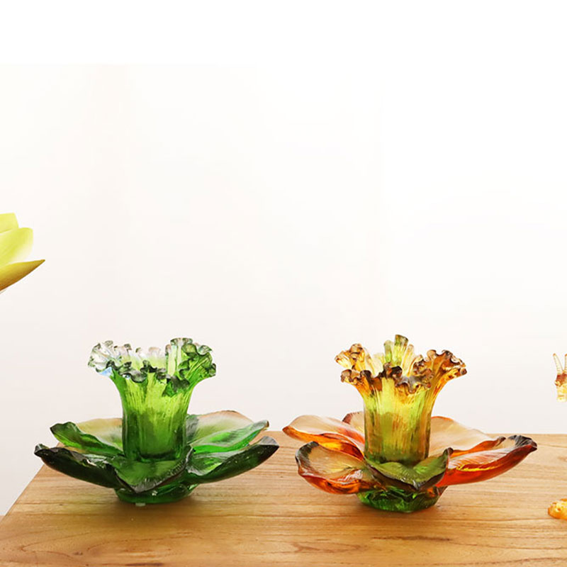 유리 꽃잎 모양의 캔들 홀더