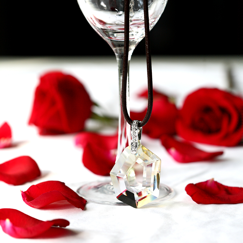 유리 펜던트 패턴이 장착된 실버 컬러 목걸이