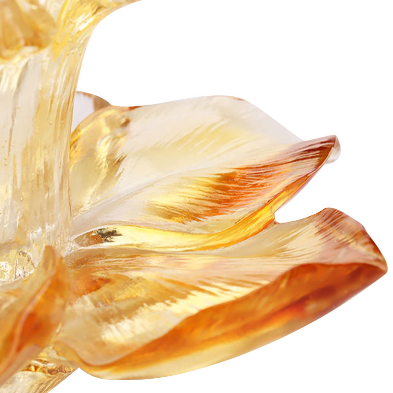 유리 꽃잎 모양의 캔들 홀더