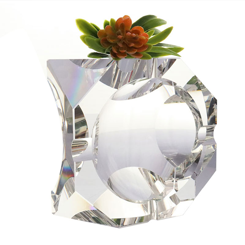 심플한 기하학적 디자인의 투명 유리 크리스탈 재떨이