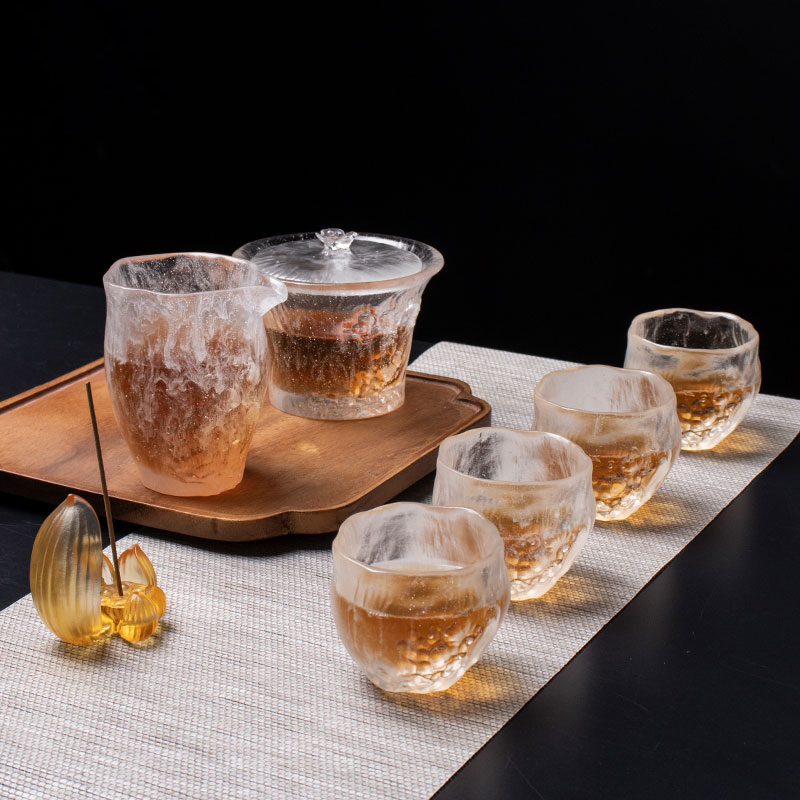 뚜껑이 있는 투명 찻잔 세트