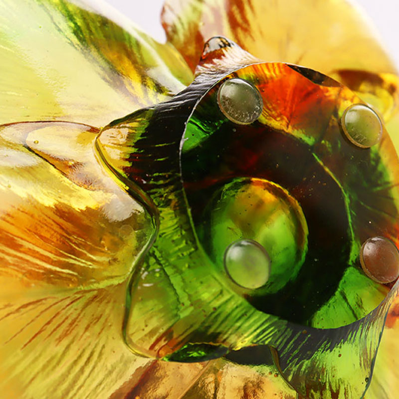 유리 꽃잎 모양의 캔들 홀더