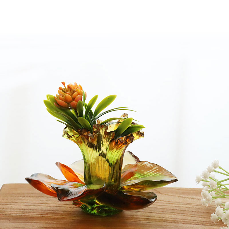 유리 꽃잎 모양의 캔들 홀더