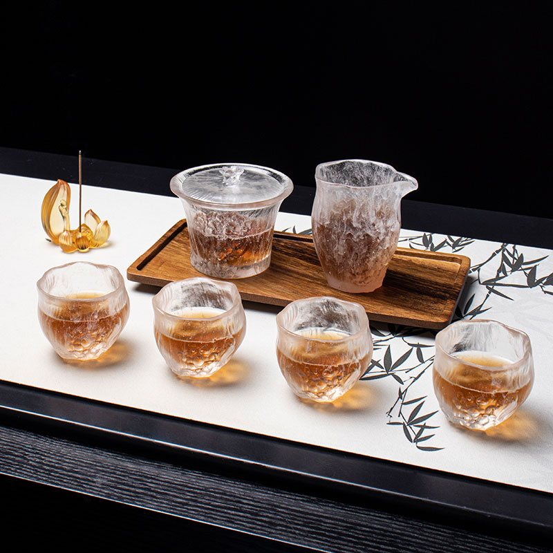 뚜껑이 있는 투명 찻잔 세트