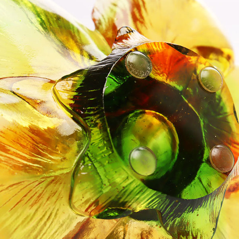 유리 꽃잎 모양의 캔들 홀더