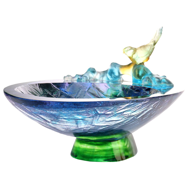 새 장식이 있는 크리스탈 유리 과일 그릇