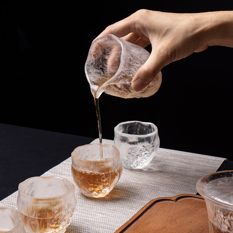 뚜껑이 있는 투명 찻잔 세트