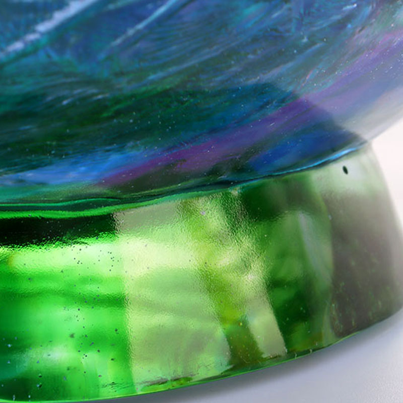 새 장식이 있는 크리스탈 유리 과일 그릇