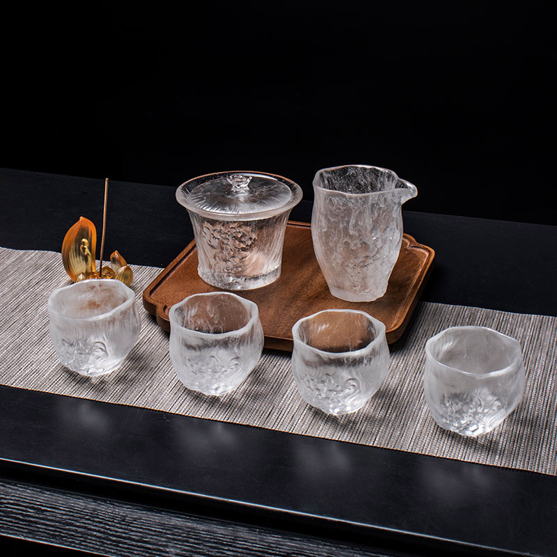 뚜껑이 있는 투명 찻잔 세트