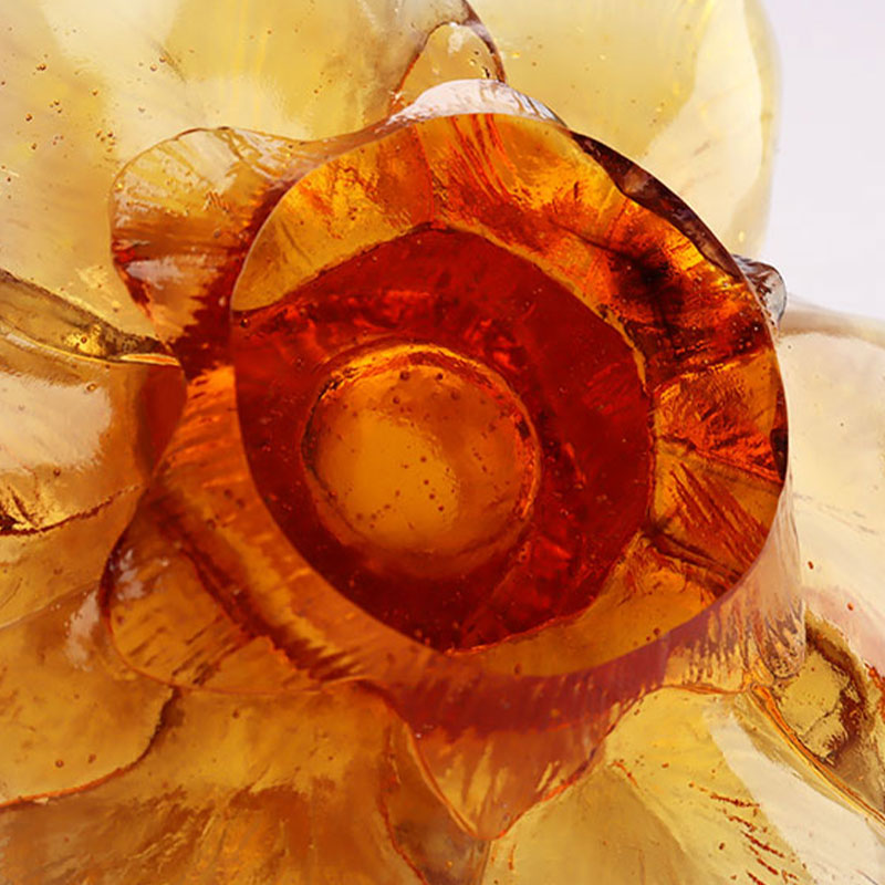 유리 꽃잎 모양의 캔들 홀더