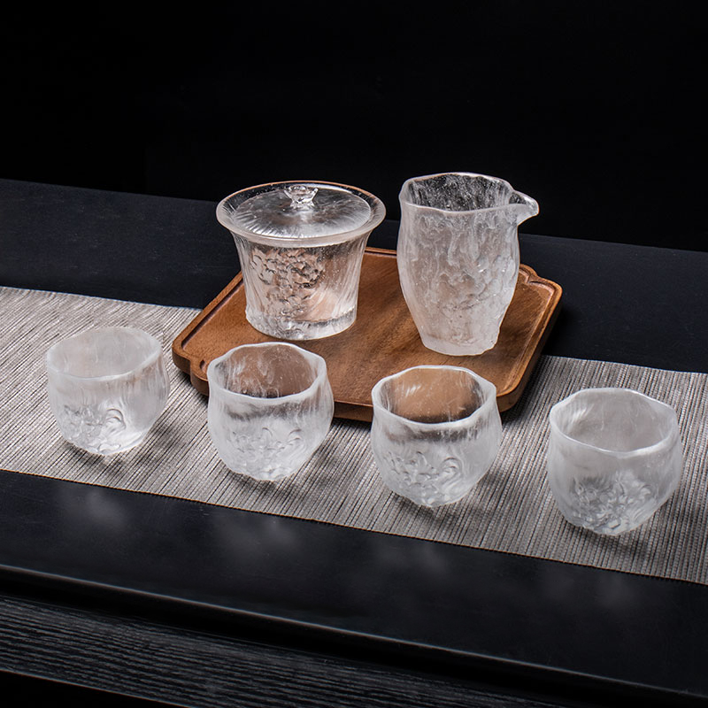 뚜껑이 있는 투명 찻잔 세트