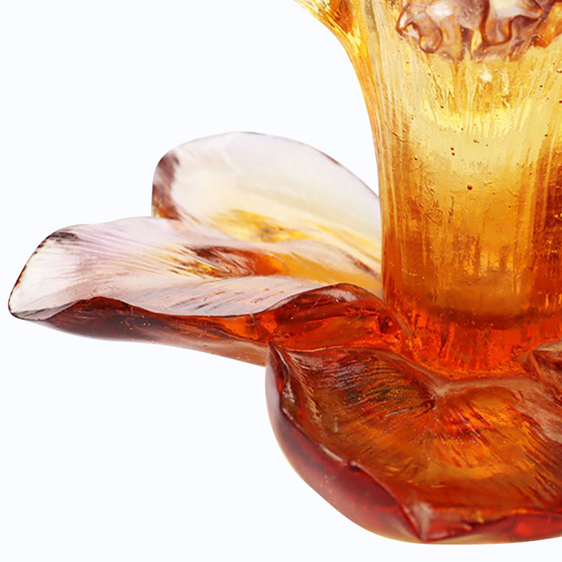 유리 꽃잎 모양의 캔들 홀더