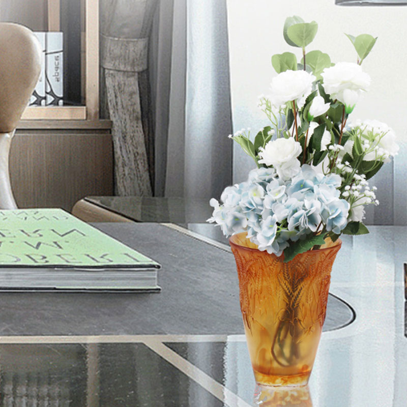 밀 이삭이 양각된 호박색 유리 꽃병