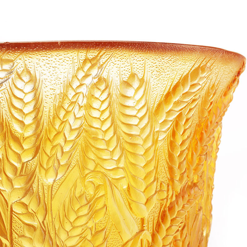 밀 이삭이 양각된 호박색 유리 꽃병