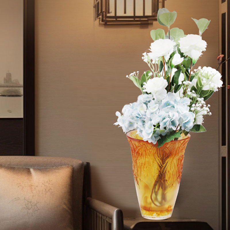 밀 이삭이 양각된 호박색 유리 꽃병