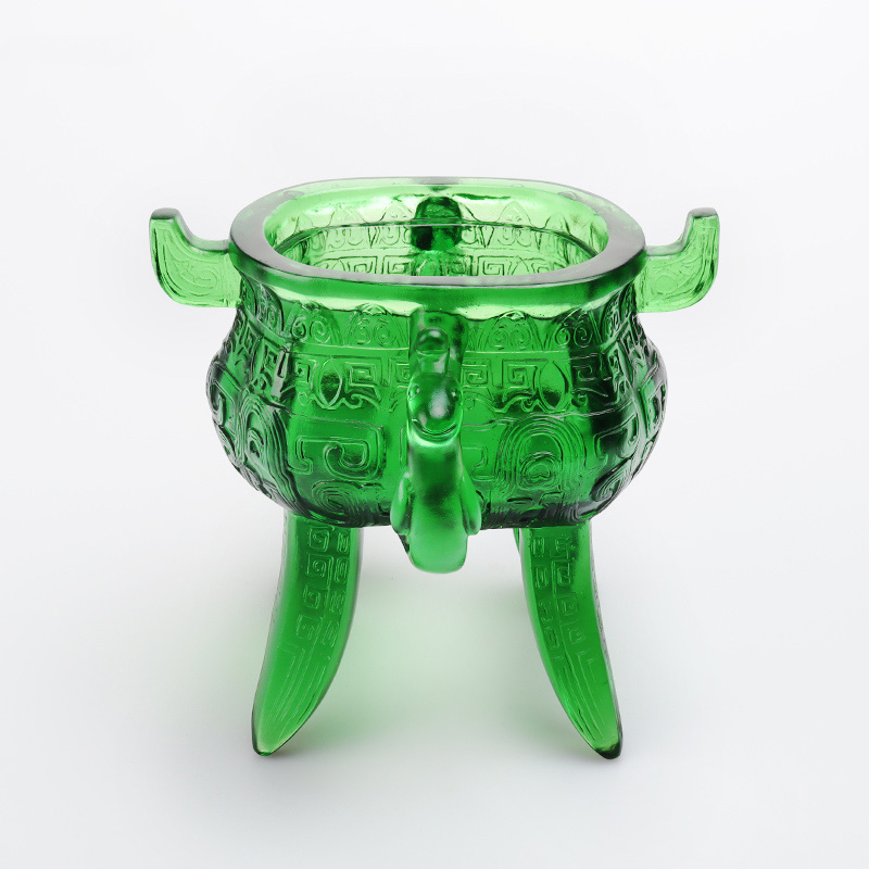 귀 모양 손잡이가 달린 에메랄드 그린 크리스탈 유리 삼각대