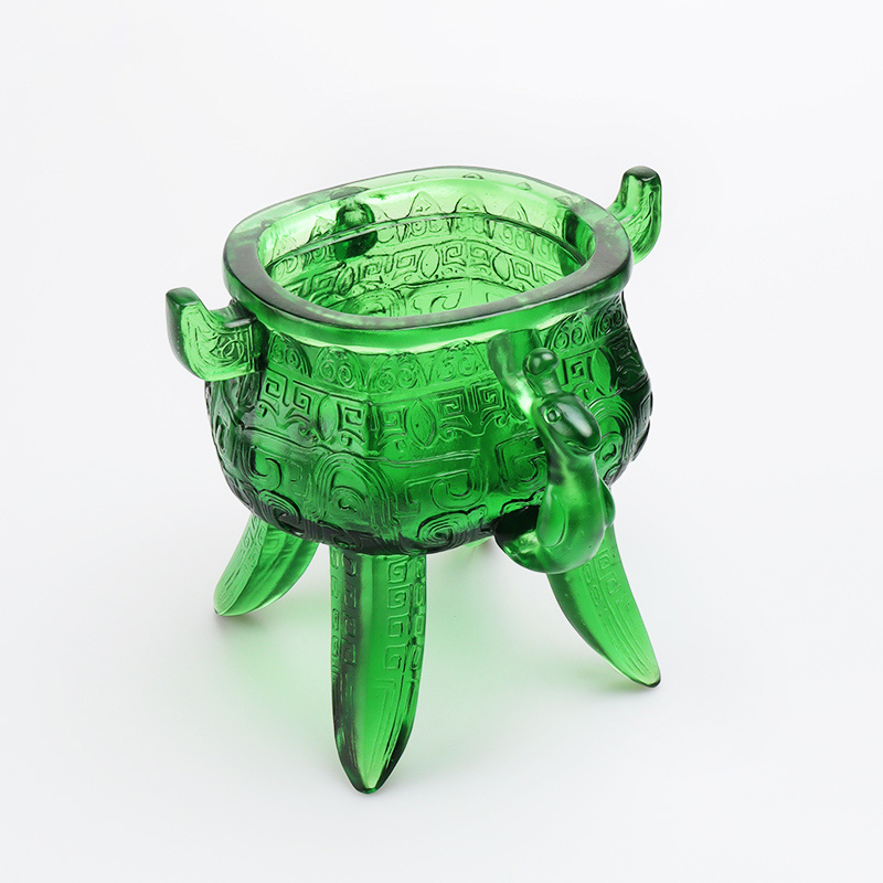 귀 모양 손잡이가 달린 에메랄드 그린 크리스탈 유리 삼각대