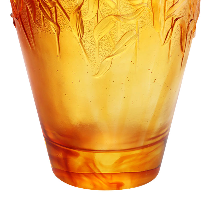 밀 이삭이 양각된 호박색 유리 꽃병
