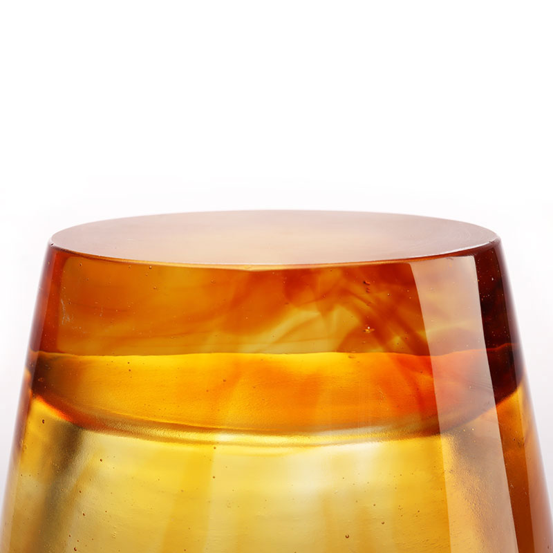 밀 이삭이 양각된 호박색 유리 꽃병