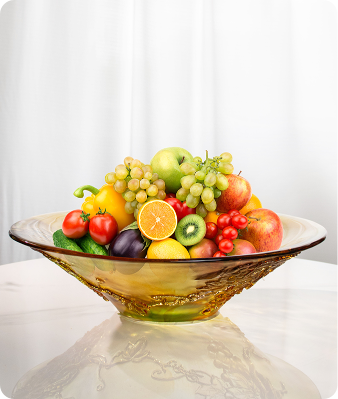 과일을 담은 입이 넓은 유리그릇